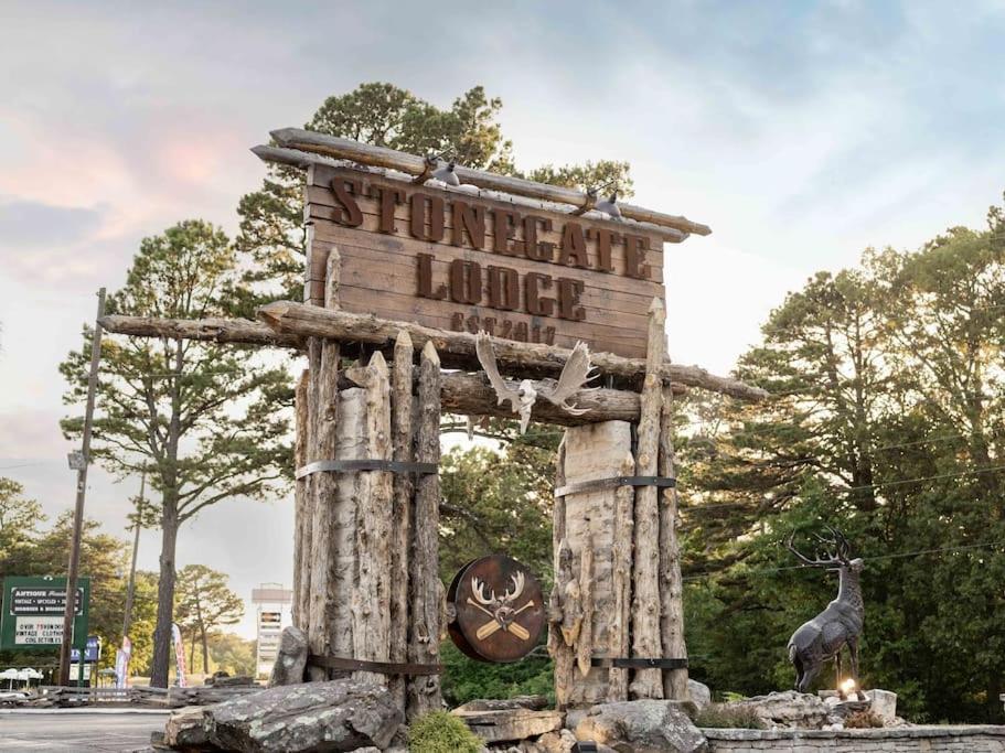 Stonegate Lodge 2 Queen Beds Fast Wifi 50" Tv Salt Water Pool Room #207 Eureka Springs Esterno foto
